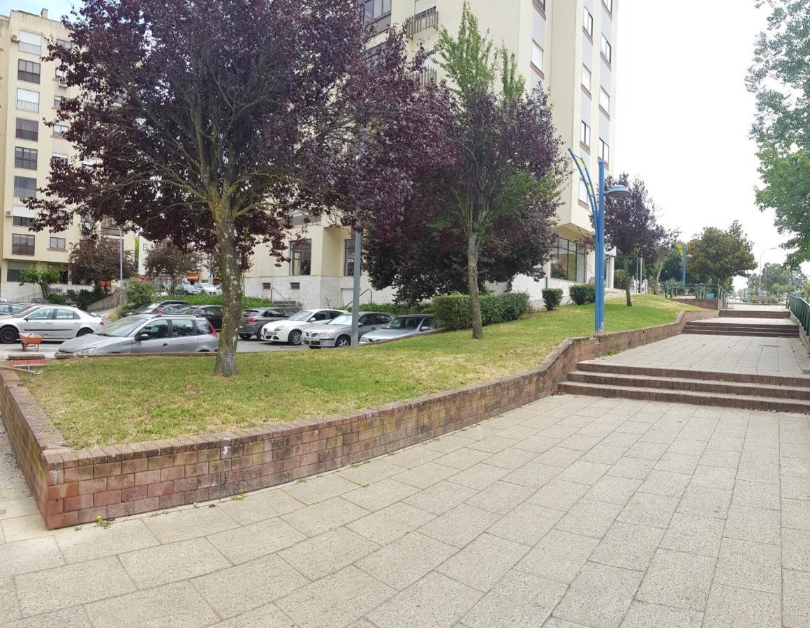 Enjoy Lisbon Cascais Sintra 1200 Metres To Metro Blue Line Sintra Rail Line Free Parking Appartement Amadora Buitenkant foto