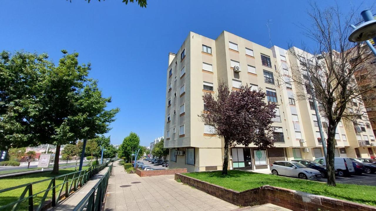 Enjoy Lisbon Cascais Sintra 1200 Metres To Metro Blue Line Sintra Rail Line Free Parking Appartement Amadora Buitenkant foto