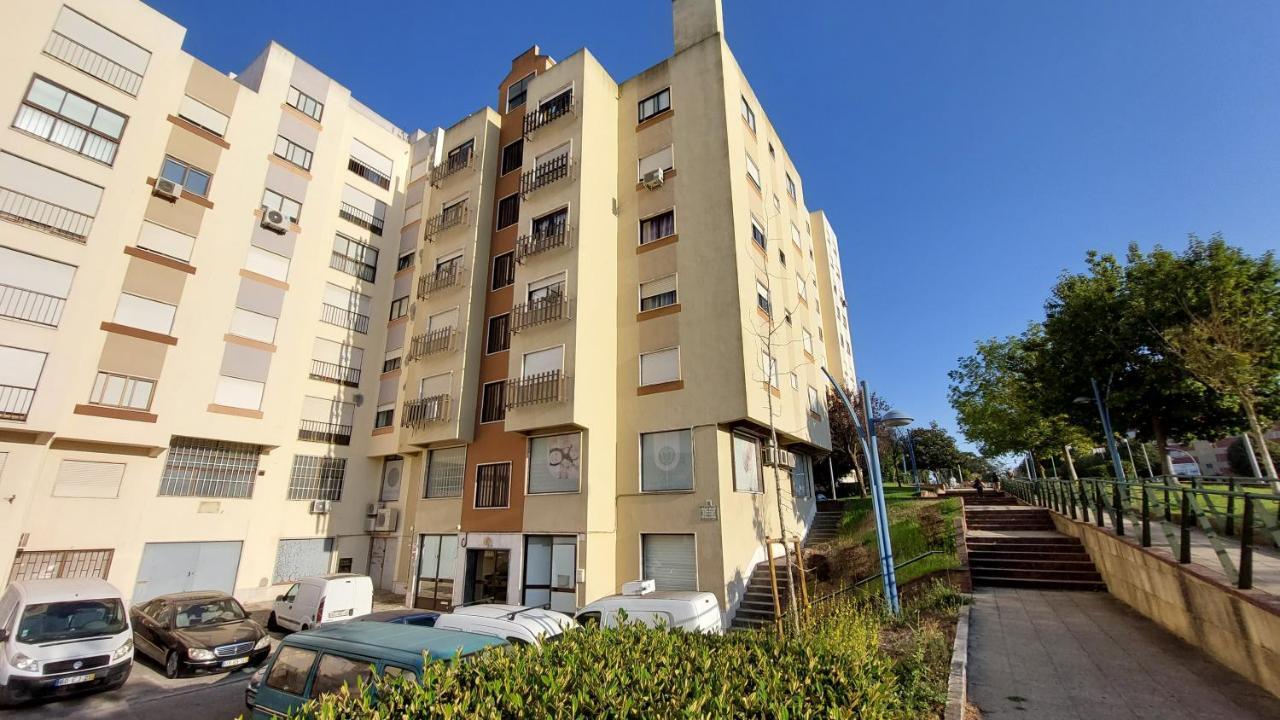 Enjoy Lisbon Cascais Sintra 1200 Metres To Metro Blue Line Sintra Rail Line Free Parking Appartement Amadora Buitenkant foto