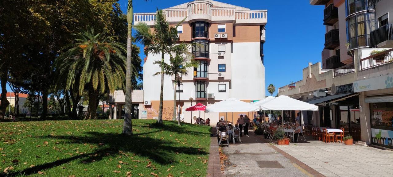 Enjoy Lisbon Cascais Sintra 1200 Metres To Metro Blue Line Sintra Rail Line Free Parking Appartement Amadora Buitenkant foto