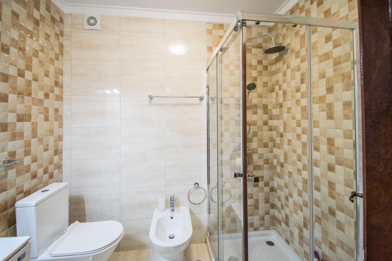 Enjoy Lisbon Cascais Sintra 1200 Metres To Metro Blue Line Sintra Rail Line Free Parking Appartement Amadora Buitenkant foto