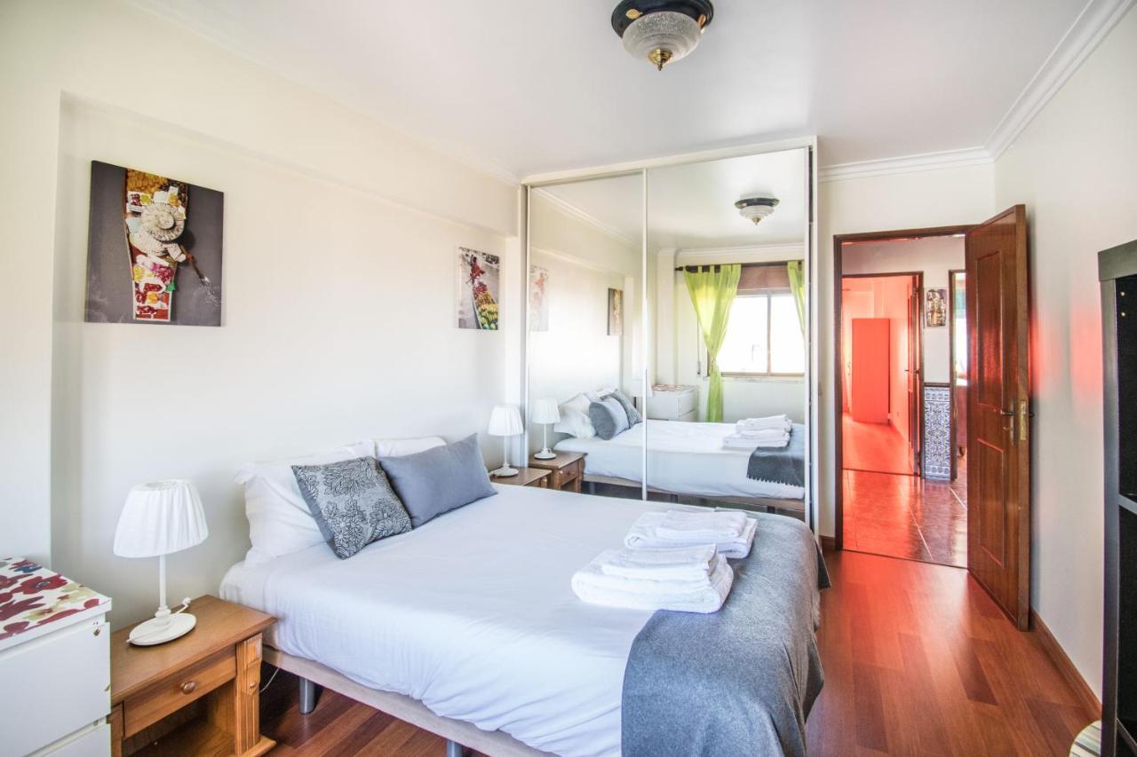 Enjoy Lisbon Cascais Sintra 1200 Metres To Metro Blue Line Sintra Rail Line Free Parking Appartement Amadora Buitenkant foto